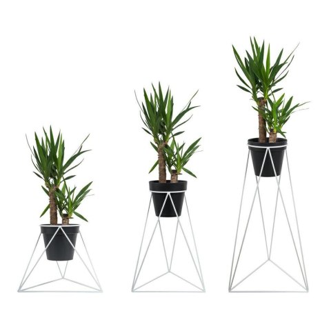 Trójkątny kwietnik stojący 40 cm biały Wykonany z metalu, prosty i stylowy stojak na kwiatki w kolorze białym