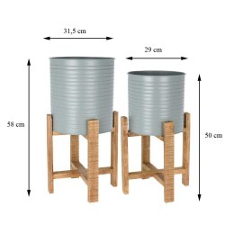 Doniczka na stojaku szara kpl 2 szt Zdobiony, wykonany z metalu, komplet donic w kolorze szaro-oliwkowym na drewnianym stojaku, 