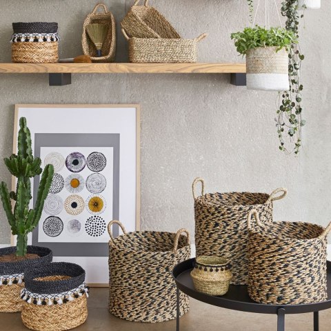 Komplet kwietników wiszących EthnikWykonane z trawy morskiej, połączenie naturalnej kolorystyki z bielą, 2 sztuki w zestawie