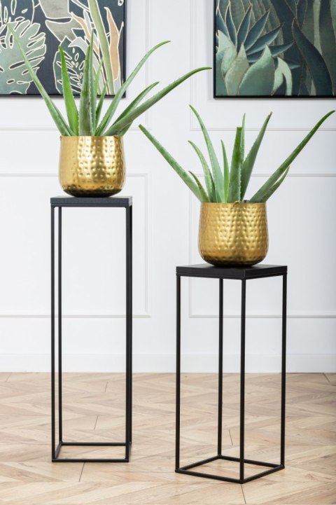 Kwietnik stojący 60 cm BasicLoft czarny Wykonany z metalu oraz blatu z płyty MDF w kolorze czarnym, praktyczny i elegancki stoja