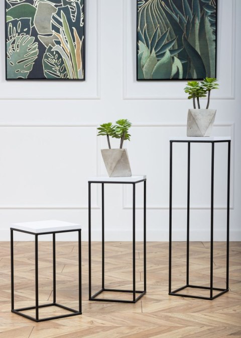 Kwietnik stojący 80 cm BasicLoft biały Wykonany z metalu oraz z płyty MDF w kolorze białym, praktyczny i elegancki stojak na kwi