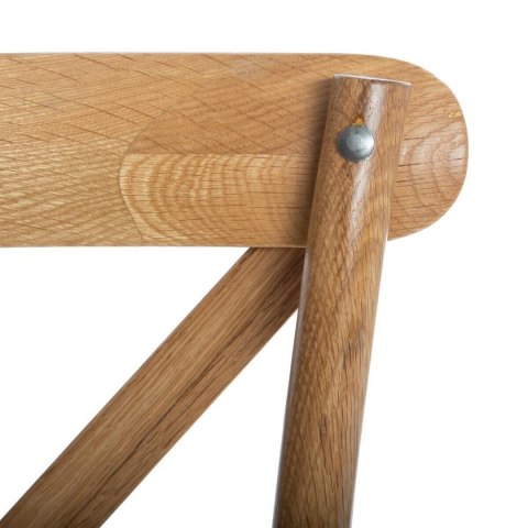 Dębowe krzesło Isak naturalne Wykonane z wytrzymałego drewna, miękkie siedzisko, przeznaczone do jadalni, salonu lub kawiarni