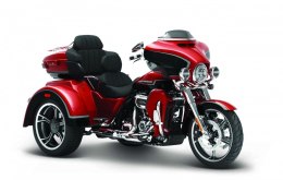 Model metalowy Motocykl HD 2021 CVO Tri Glide 1/12