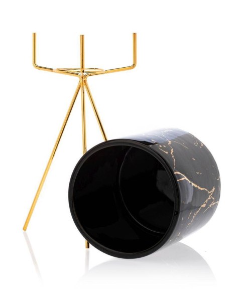 Doniczka Emma Black 32 cm Wykonana z ceramiki w kolorze czarnym, uchwyt doniczki wykonano z metalu w odcieniu złotego koloru. Ca