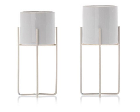 Doniczka Florri White 23,5 cm Wykonana z ceramiki w kolorze złotym, uchwyt doniczki wykonano z metalu w odcieniu złotego koloru.