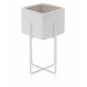 Doniczka Mizu White 23 cm Stelaż wykonany z metalu, osłonka wykonana z ceramiki. Wymiary: 12x12x23 cm.