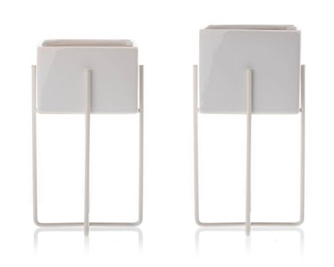 Doniczka Mizu White 23 cm Stelaż wykonany z metalu, osłonka wykonana z ceramiki. Wymiary: 12x12x23 cm.