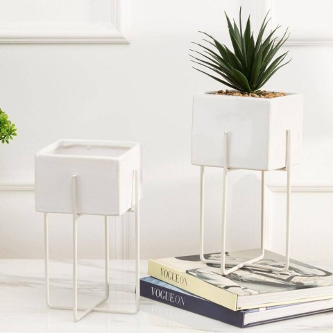 Doniczka Mizu White 23 cm Stelaż wykonany z metalu, osłonka wykonana z ceramiki. Wymiary: 12x12x23 cm.