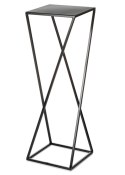 Kwietnik nowoczesny czarny stojący 70 cm Wykonany z metalu, prosty i stylowy stojak ZYG ZAK na kwiatki w kolorze czarnym