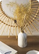 Wazon Lilly Marbling Gold 17 cm Biało szary, marmurkowy wazon z dodatkiem złotego koloru, niebanalna i elegancka ozdoba salonu.