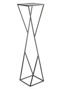 Kwietnik nowoczesny LOFT czarny 100 cm Wykonany z metalu, prosty i stylowy czarny stojak na kwiatki w stylu industrialnym oraz m