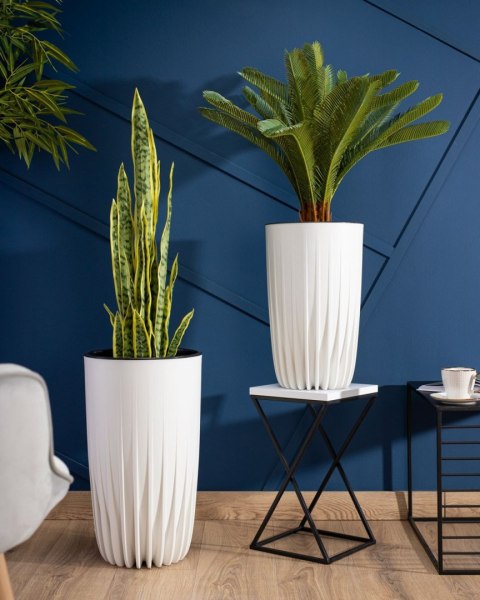 Kwietnik stojący LOFT 40 cm z blatem MDF Wykonany z metalu oraz płyty MDF solidny i stylowy kwietnik w stylu industrialnym oraz 