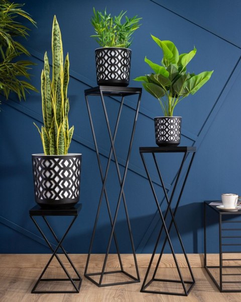 Kwietnik stojak 100 cm z blatem MDF LOFT Wykonany z metalu oraz płyty MDF, solidny i stylowy kwietnik w stylu industrialnym oraz