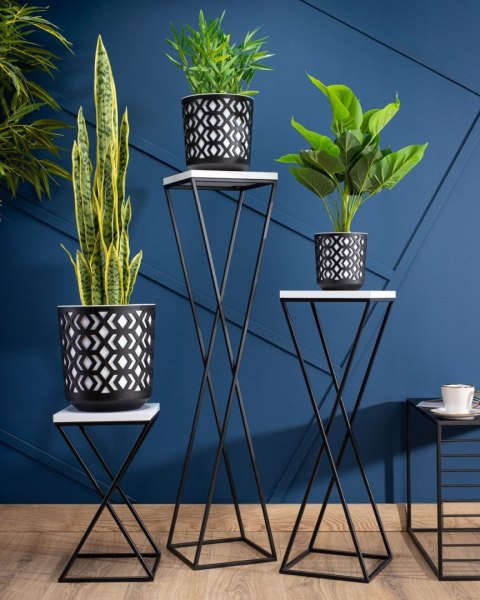 Kwietnik stojak LOFT 100 cm z blatem MDF Wykonany z metalu oraz płyty MDF, solidny i stylowy kwietnik w stylu industrialnym oraz