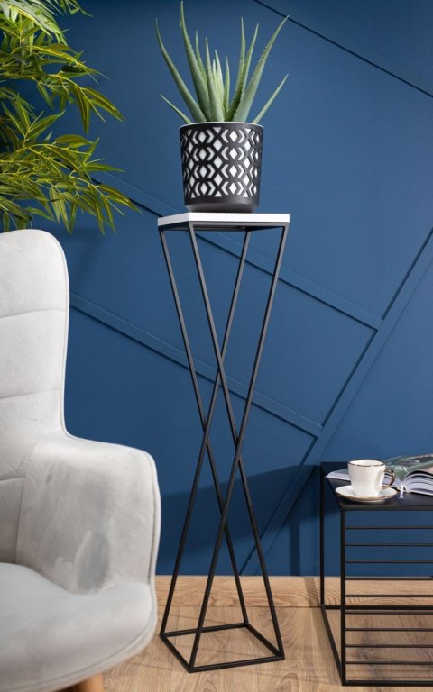 Kwietnik stojak LOFT 100 cm z blatem MDF Wykonany z metalu oraz płyty MDF, solidny i stylowy kwietnik w stylu industrialnym oraz