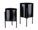Kwietnik stojak z wkładem 24 cm czarny Wykonany z metalu, prosty i stylowy czarny stojak na kwiatki w stylu industrialnym oraz m