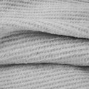 Koc AMBER 180x220 cm srebrny Bardzo miękki w dotyku koc ze strukturalnym wzorem 3D z włókien bawełniano-akrylowych