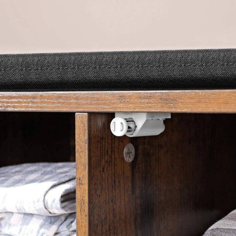 Szafka do przedpokoju na buty siedzisko Skrzynia z siedziskiem, przegródkami na buty oraz zamykaną szafką w stylu industrialnym,