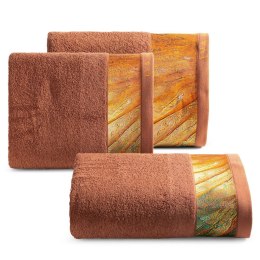 Ręcznik STELLA 50x90 cm cegła EVA MINGE Ekskluzywny, gruby ręcznik wykonany z chłonnej i miękkiej bawełny.
