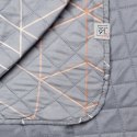 Narzuta GEO2 220x240 cm mikrowłókno Nakrycie na łóżko, wykonane z przyjemnego w dotyku materiału, ozdobione motywem geometryczny