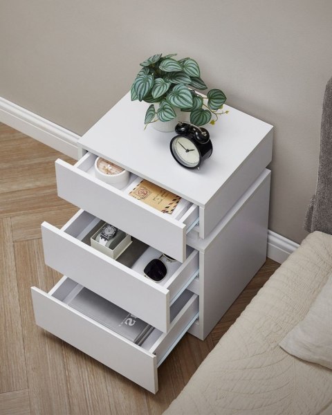 Biały stolik nocny z oświetleniem LED Nowoczesny stolik boczny nocny z 3 szufladami oraz oświetleniem LED, który posiada 25 kolo