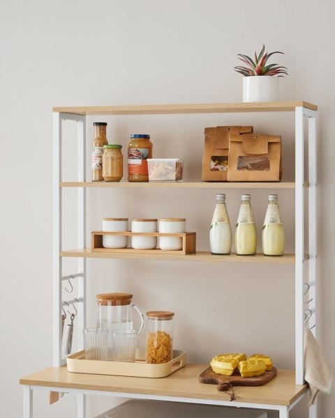 Solidny regał kuchenny dębowo-biały Praktyczny wielopoziomowy regał kuchenny z 6 półkami i 6 haczykami, wykonany ze stalowej kon