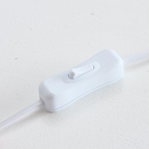 Lampa stołowa Lorie szaraElegancka lampa na metalowej nóżce z szarym abażurem, o wymiarach 18x40 cm