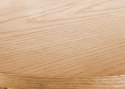 Stolik kawowy Woody Natural 40 cm Podstawa z litego drewna, blat wykonany z MDF-u z okleiną w kolorze naturalnym, ustawiony przy
