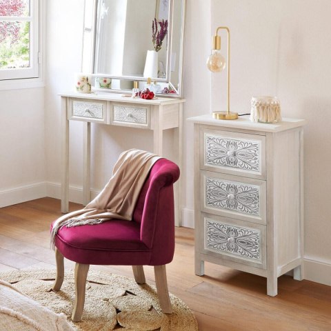 Kompaktowa komoda Hina Solidna i wytrzymała konstrukcja, posiada trzy szuflady z ozdobnymi frontami, idealna jako wyposażenie sa