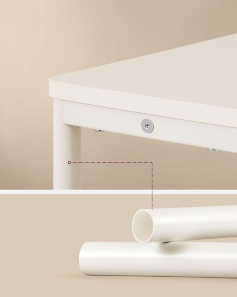 Wąski biały stolik boczny z listwą zasilającą