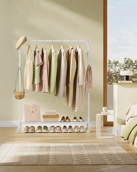 Mobilny wieszak na ubrania z dolną półką