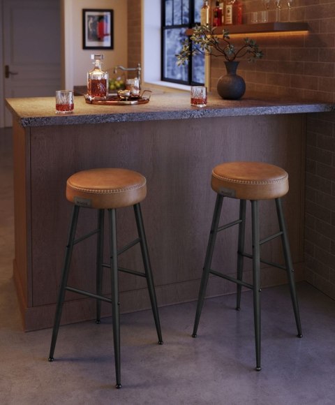 Zestaw 2 wysokich hokerów karmelowy brąz Zestaw dwóch wysokich stabilnych hokerów wykonanych ze stali i pianki o wysokiej spręży