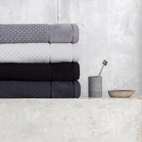 Mięsisty ręcznik FRIDA 50x90 srebrny Miękki, jednolity kolorystycznie ręcznik bawełniany o dużej gramaturze