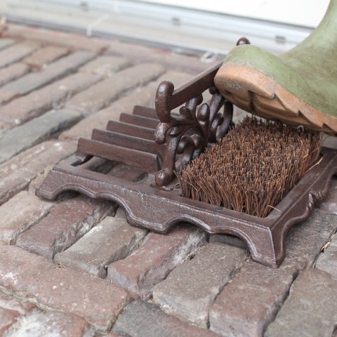 Tradycyjna skrobaczka do butów ze szczotką