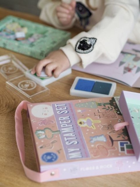 Baletnice Zestaw Kolorowych Pieczątek i Książeczka