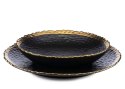Talerz głęboki Kati Black Gold 21 cm Talerz głęboki wykonany z ceramiki w kolorze czarnym, wykończony złotą farbą. Średnica nacz