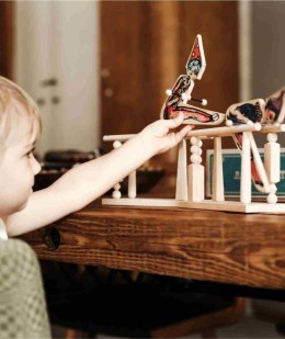 Drewniana Zabawka Akrobata Dziewczynka