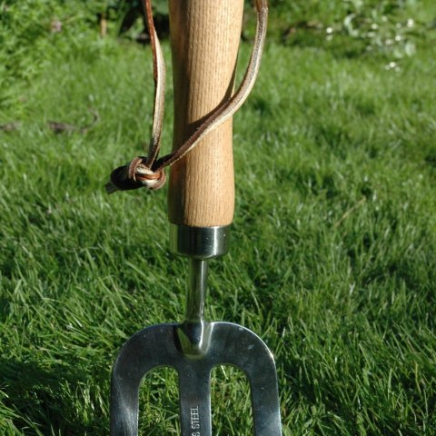 Widełki ogrodnicze z drewnianą rączką