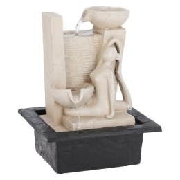 Fontanna z joginką w pozycji medytacyjnej