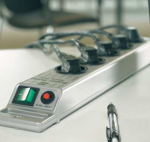 Listwa antyprzepięciowa Super-Solid 8 gniazd 2.5m 13.500A - srebrna