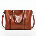 Torebka damska miejska pojemna z eko skóry na ramię - brązowa