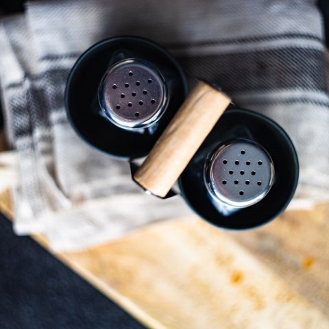 ZESTAW DO SOLI I PIEPRZU ZE STOJAKIEM 3-ELE SOLNICZKA + PIEPRZNICZKA ORION 153677