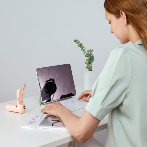 Mini wentylator wiatrak przenośny z funkcją powerbanka latarką USB-A USB-C 2000mAh - różowy