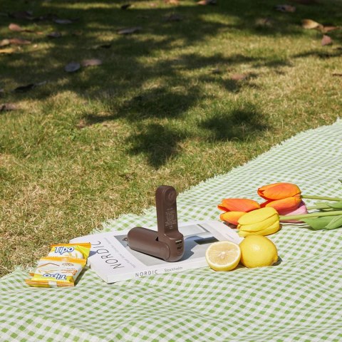 Wiatrak przenośny mini wentylator powerbank latarka USB-A USB-C 4500mAh - brązowy