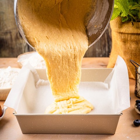 FORMA BLACHA KWADRATOWA DO CIASTA 24x24cm KINGHOFF KH-1974