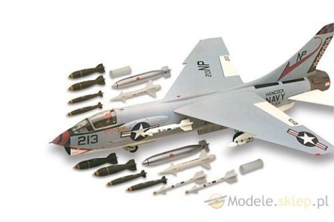 Model plastikowy Lindberg - Odrzutowiec F-8J Crusader