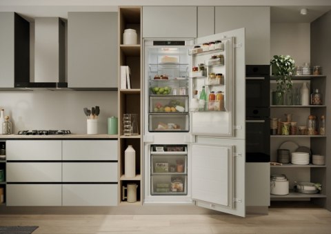 Chłodziarko-zamrażarka do zabudowy CNBQT3518E