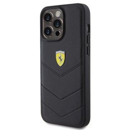 Etui Ferrari Quilted Metal Logo na iPhone 15 Pro Max - czarne