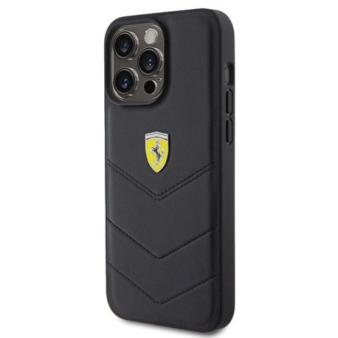 Etui Ferrari Quilted Metal Logo na iPhone 15 Pro Max - czarne