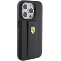Etui Ferrari Grip Stand Metal Logo na iPhone 15 Pro - czarne